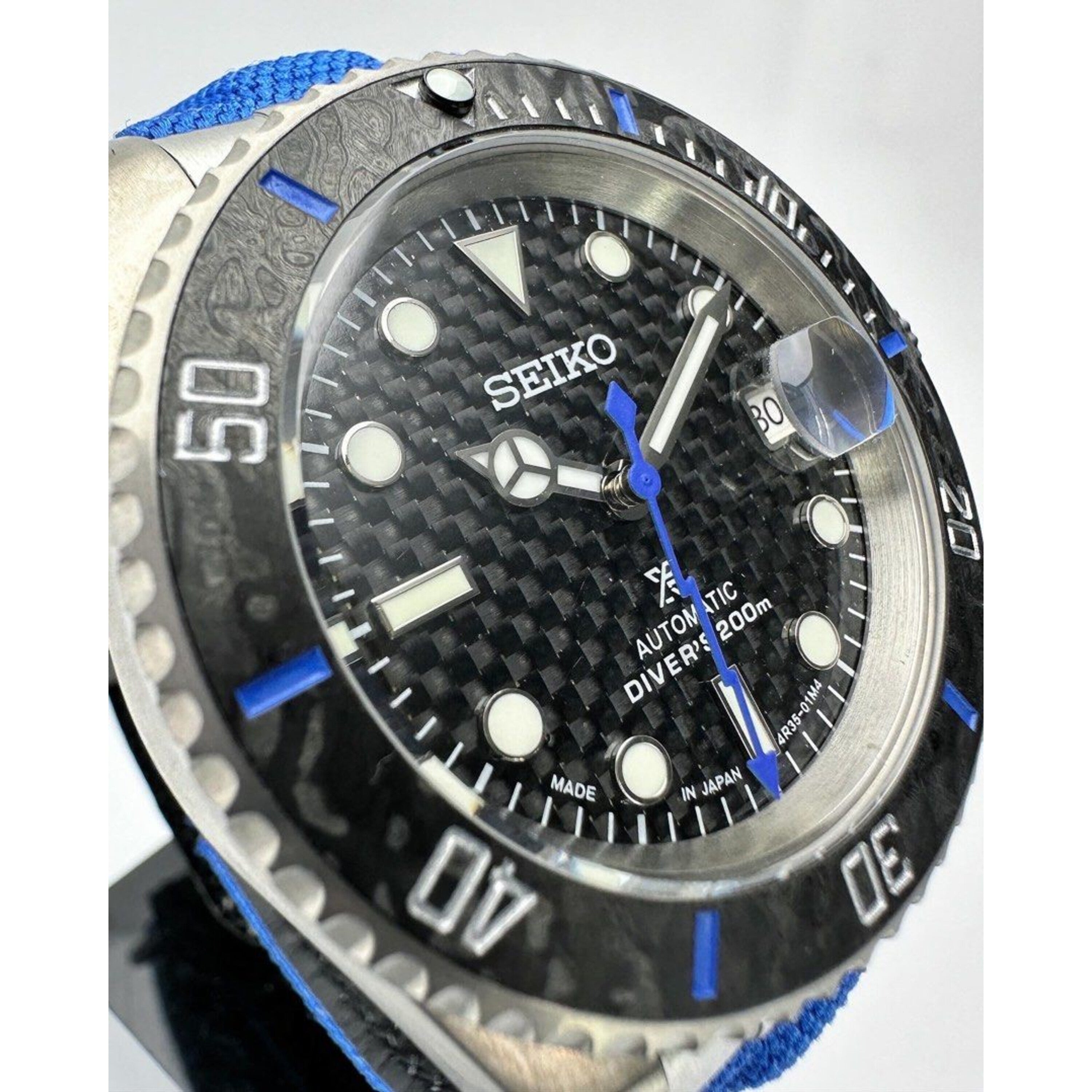 Seiko Personalizado • Submariner De Titanio Y Carbono Azul Con Cierre De Velcro • 40 Mm