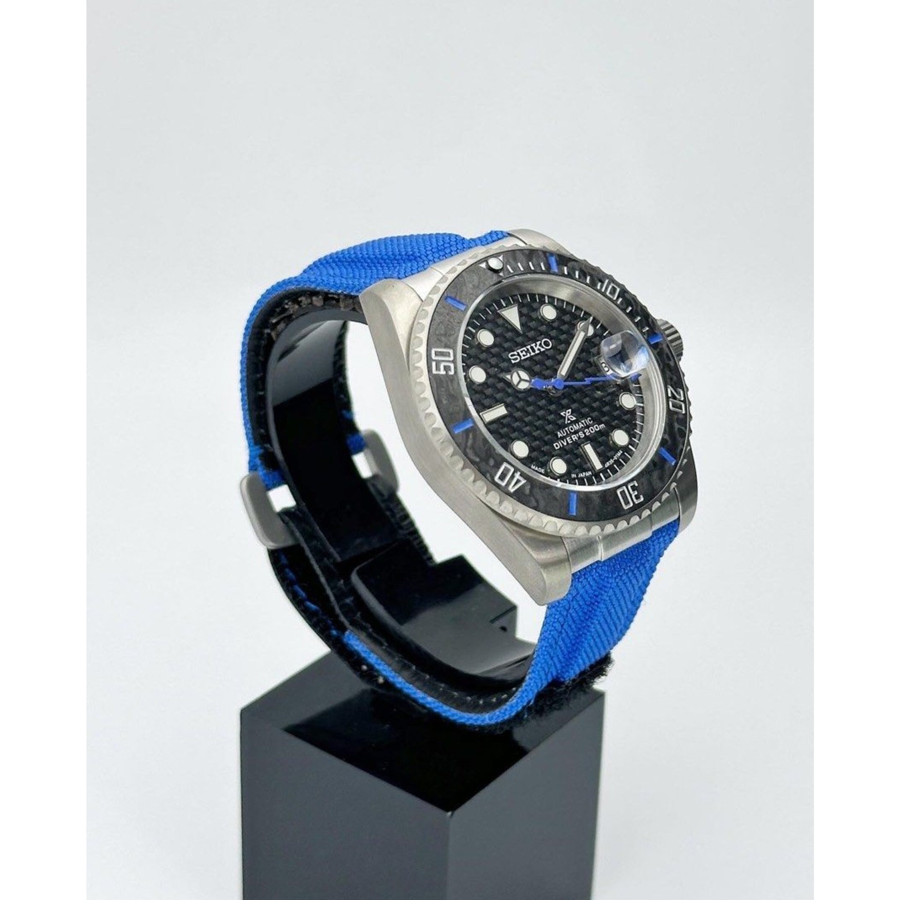 Seiko Personalizado • Submariner De Titanio Y Carbono Azul Con Cierre De Velcro • 40 Mm