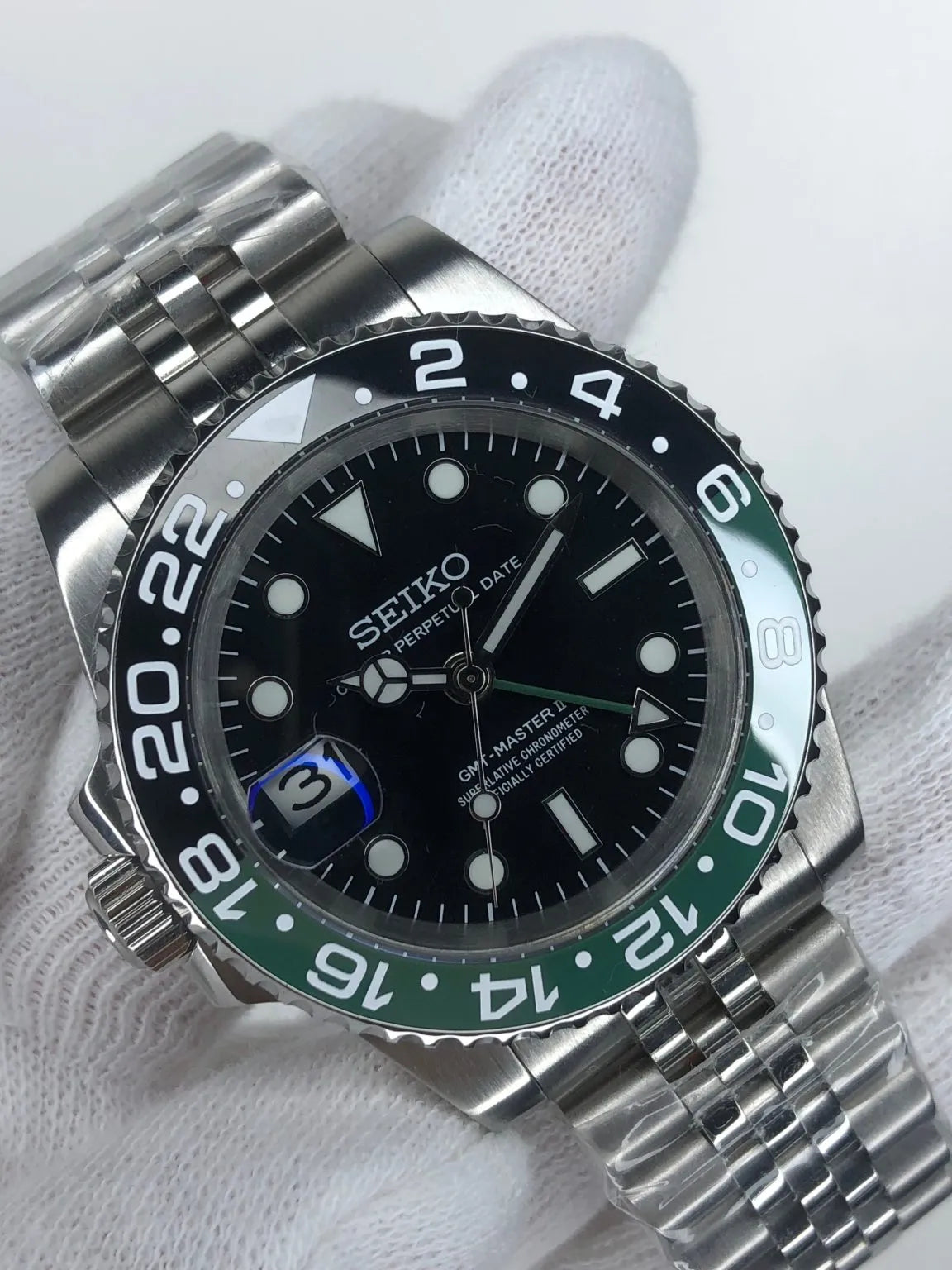 SEIKO Mod GMT “Sprite” izquierdo.