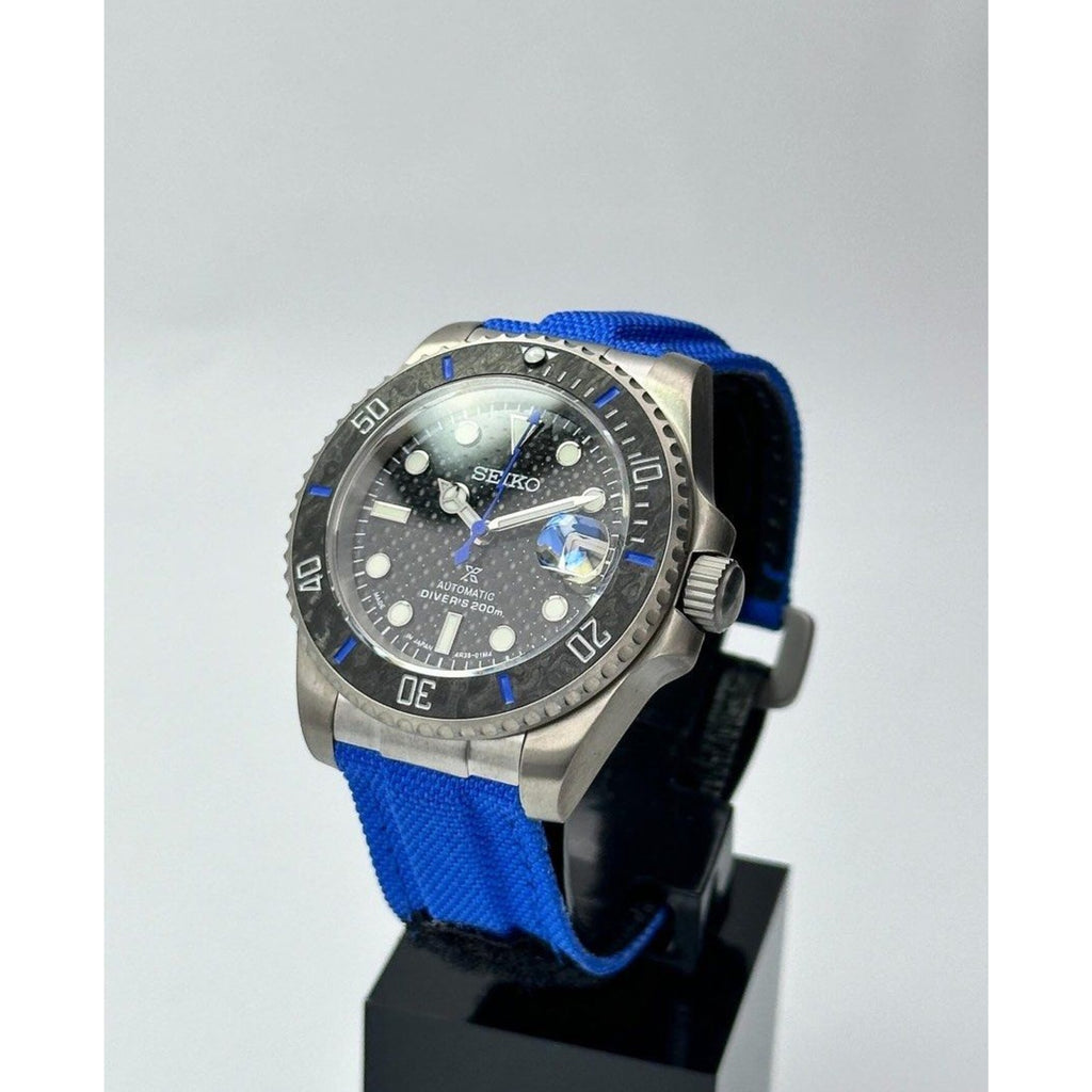 Seiko Personalizado • Submariner De Titanio Y Carbono Azul Con Cierre De Velcro • 40 Mm