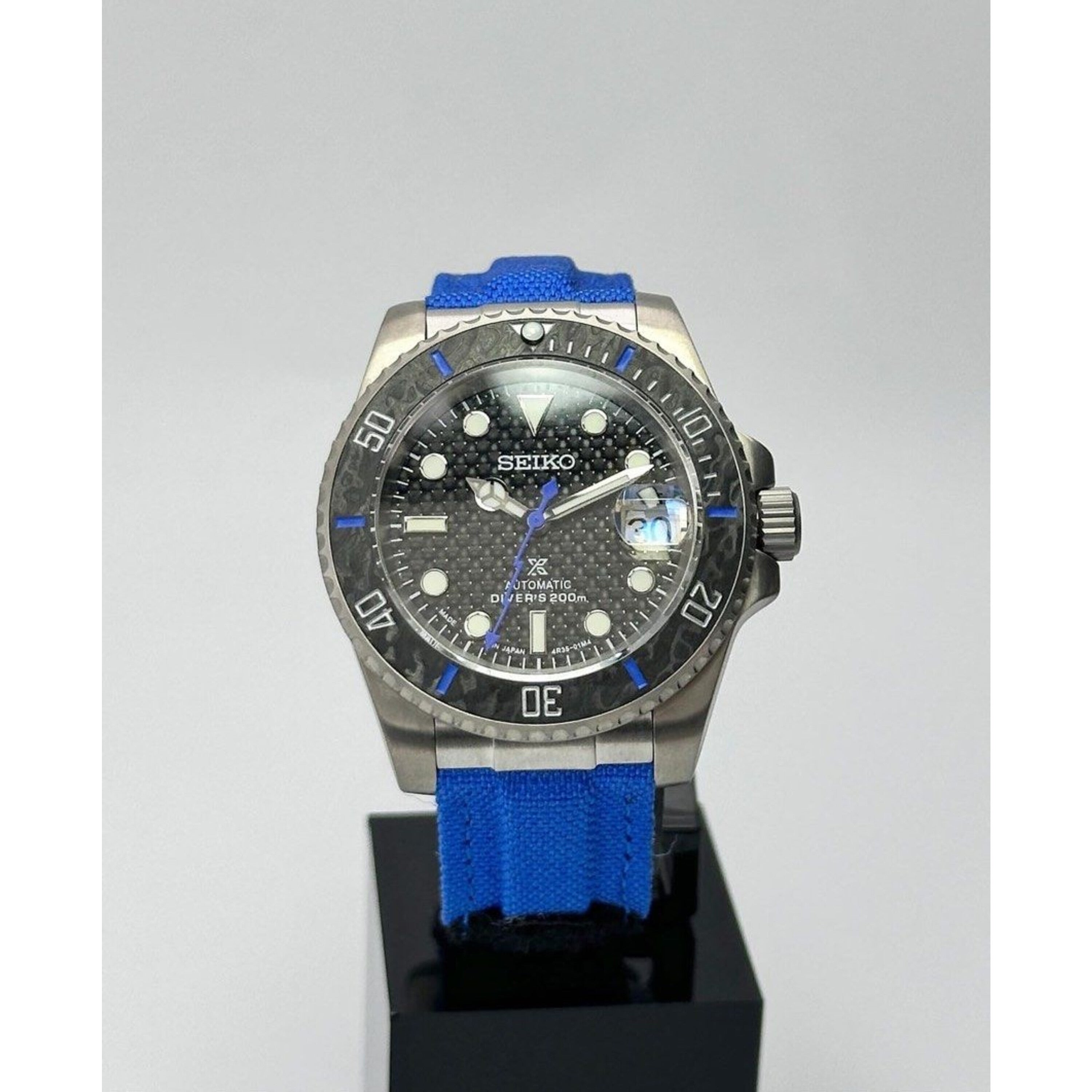 Seiko Personalizado • Submariner De Titanio Y Carbono Azul Con Cierre De Velcro • 40 Mm